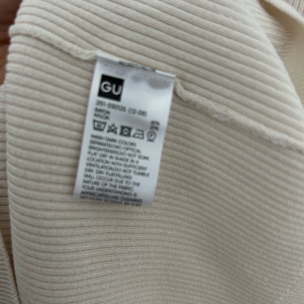 GU square chest minimalist rib top - Picture 4 of 6